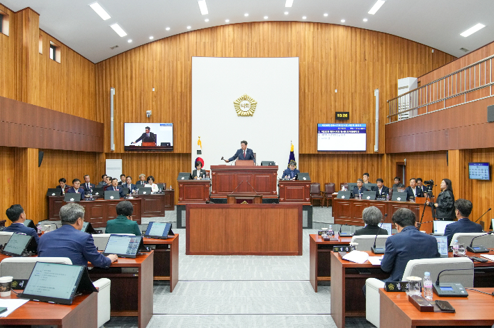 이동협 경주시의회 의장이 제286회 임시회 제1차 본회의를 주재하고 있다. 경주시의회 제공