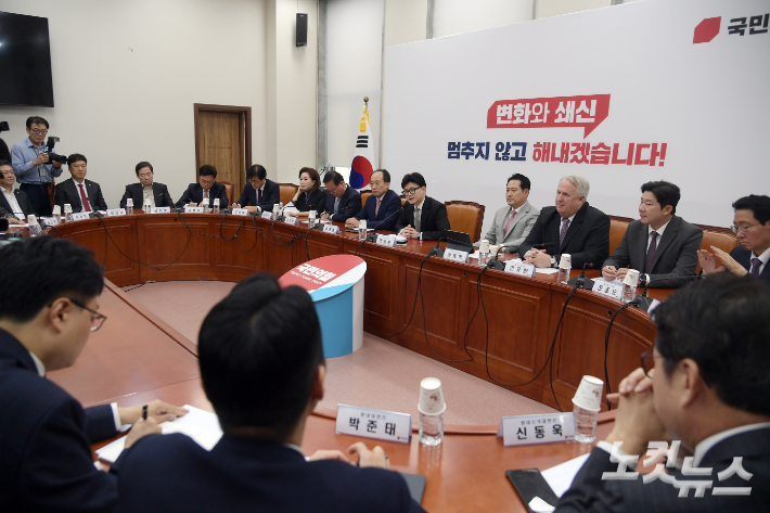 국민의힘 한동훈 대표가 4일 서울 여의도 국회에서 열린 최고위원회의에서 발언을 하고 있다. 윤창원 기자