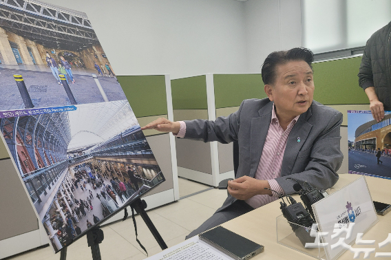 김영환 충청북도지사가 선하공간 활용 사례를 설명하고 있다. 박현호 기자