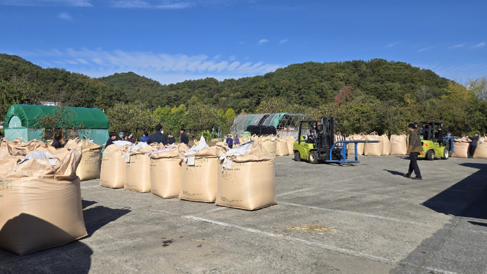 광주광역시는 5일 북구 석곡동, 광산구 본량동 등 2곳에서 2024년산 건조벼 첫 매입을 시작으로 오는 28일까지 총 4813t의 공공비축미를 매입한다. 광주시 제공