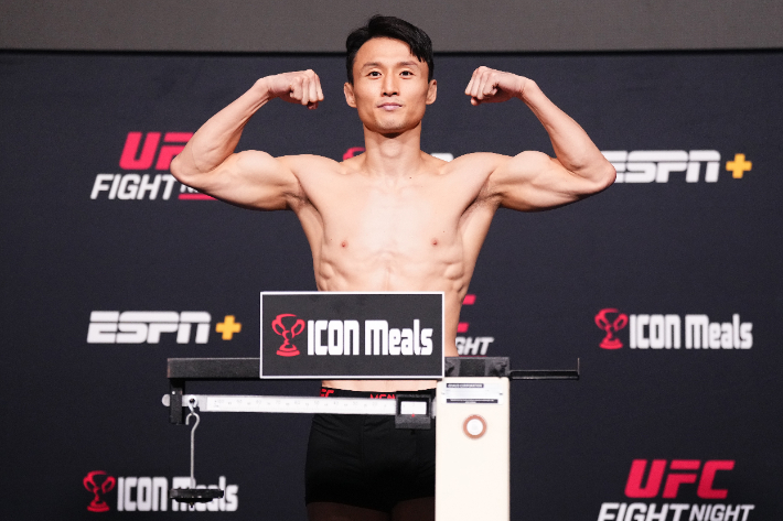 최두호가 계체량을 통과한 후 자신감을 내비치고 있다. UFC 제공