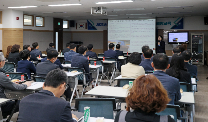 전북 임실군이 지난 6일 군청 농민교육장에서 5급 이상 고위직 공무원 46명을 대상으로 성희롱‧성폭력 예방 교육을 실시했다. 임실군 제공