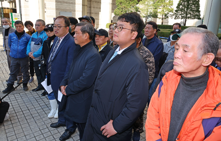 이향직 형제복지원 서울경기피해자협의회 대표가 7일 오후 서울 서초구 서울중앙지방법원 앞에서 대한민국을 상대로 제기한 국가배상 손해배상 소송 2심 선고 공판을 마친 뒤 발언하고 있다. 연합뉴스