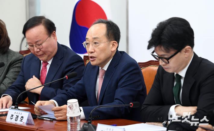 발언하는 추경호 원내대표