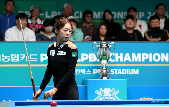 김가영이 10일 'NH농협카드 PBA 챔피언십 24-25' 여자부 결승 경기를 펼치고 있다. PBA