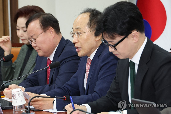 (서울=연합뉴스) 김주성 기자 = 국민의힘 추경호 원내대표가 11일 오전 서울 여의도 국회에서 열린 최고위원회의에서 발언하고 있다. 2024.11.11 utzza@yna.co.kr 연합뉴스