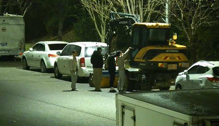 차량털이를 시도하는 10대들의 모습. 울주군 제공