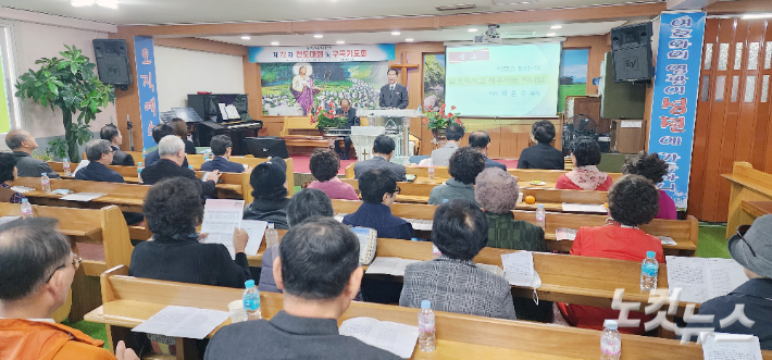 부산복음화운동본부 이사 박은수 목사가 말씀을 전하고 있다. 이강현 기자