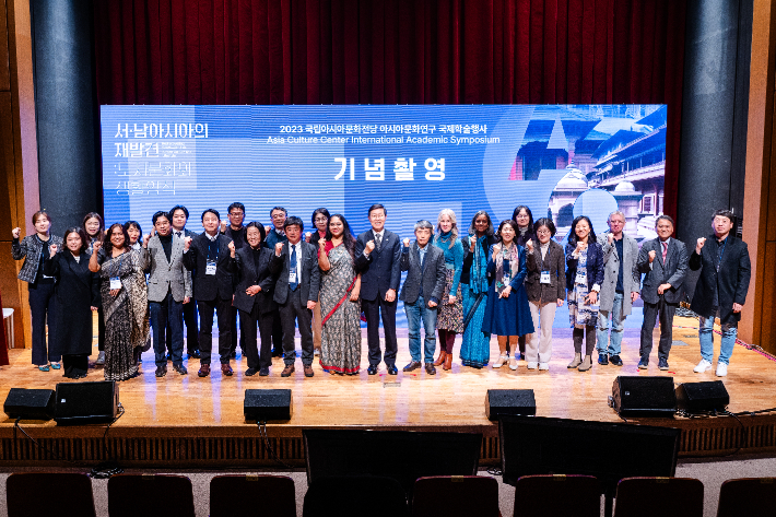 문화체육관광부 국립아시아문화전당은 오는 19~20일 ACC 문화정보원 국제회의실에서 아시아문화 연구자 간 교류와 협력 기반 마련을 위한 '2024 ACC 아시아문화연구 학술행사'를 개최한다. 지난해 학술행사 자료사진. ACC 제공