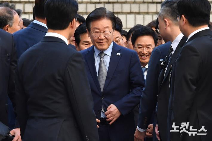 이재명, 1심 선고 출석