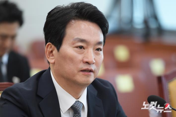 박장범 한국방송공사(KBS) 사장 후보자가 18일 서울 여의도 국회 과학기술정보방송통신위원회에서 열린 인사청문회에서 의원 질의에 답변을 하고 있다.