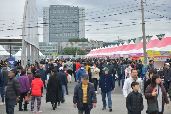 지난 10월 속초에서 열린 제20회 전국우수시장박람회. 속초시 제공