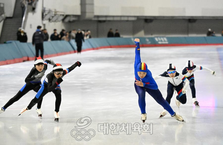 지난 2월 열린 '제105회 전국동계체육대회'에서 스피트스케이팅 종목에 출전한 선수들이 경기를 벌이는 장면. 대한체육회