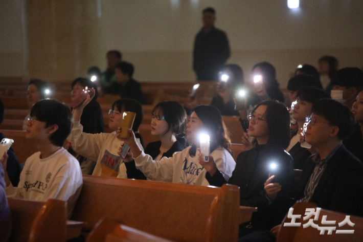 군산시기독교연합회에서 마련한 청소년 찬양제가 16일 군산한일교회에서 열렸다.