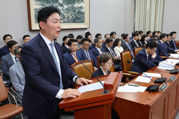 발언하는 김성훈 대통령 경호처 차장. 연합뉴스