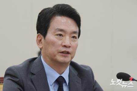 박장범 한국방송공사(KBS) 사장 후보자가 20일 서울 여의도 국회 과학기술정보방송통신위원회에서 열린 인사청문회에서 의원 질의에 답변을 하고 있다.