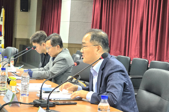 신일교회 배요한 목사가 이일선 목사의 울릉도 사역에 대해 발표하고 있다. 유상원 아나운서