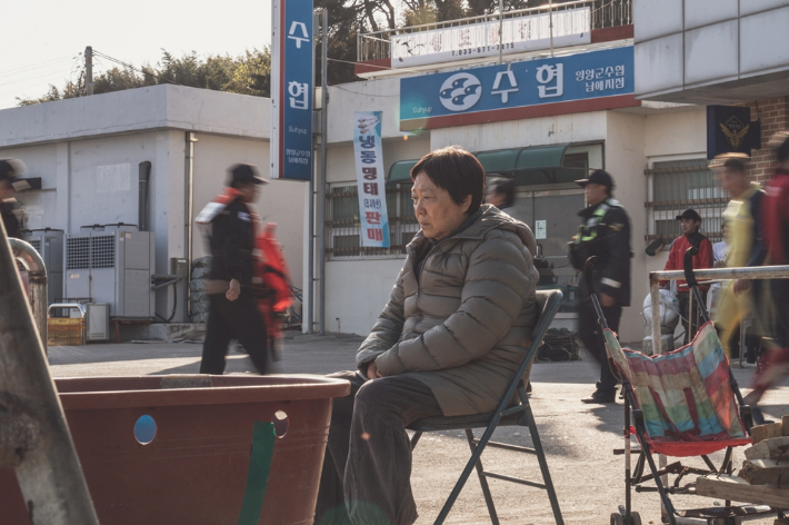 영화 '아침바다 갈매기는' 스틸컷. ㈜고집스튜디오, ㈜트리플픽쳐스 제공