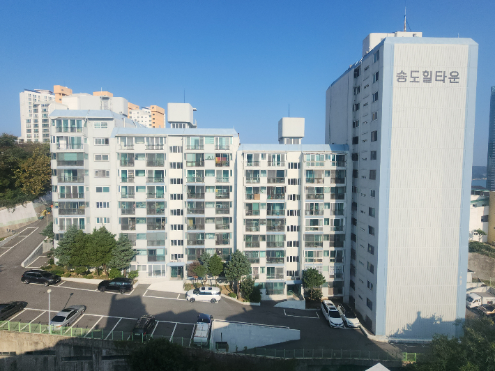 부산 서구 송도힐타운 아파트 전경. 부산 서구 제공