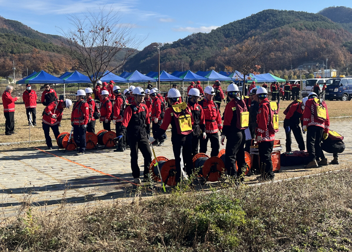 경북도 주최로 지난 19일 안동 길안천지생태공원에서 산불지상진화 경연대회가 열리고 있다. 경주시 제공