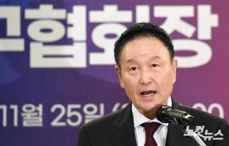 출마 선언하는 허정무 전 이사장