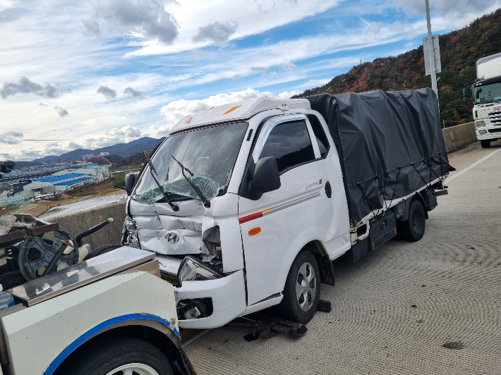 화물차 6중 추돌사고 현장. 경주소방서 제공