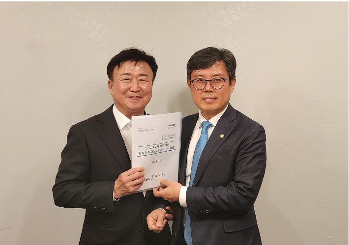 정기명 전남 여수시장은 26일 내년도 역점사업의 국비 증액을 위해 국회를 방문했다. 여수시 제공 