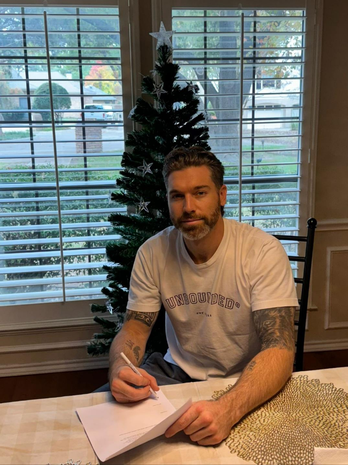 프로야구 두산이 올해 메이저 리그(MLB)에서 123경기에 출전한 외야수 제이크 케이브(32)와 계약했다고 26일 밝혔다. 두산