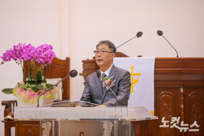 신임 회장 이종성 목사가 취임사를 전하고 있다.