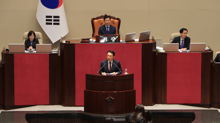 김석기 외교통일위원장이 28일 서울 여의도 국회에서 열린 본회의에서 발언하고 있다. 경주시 제공