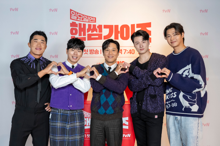 왼쪽부터 김동현, 이이경, 차태현, 신승호, 오상욱. tvN 제공