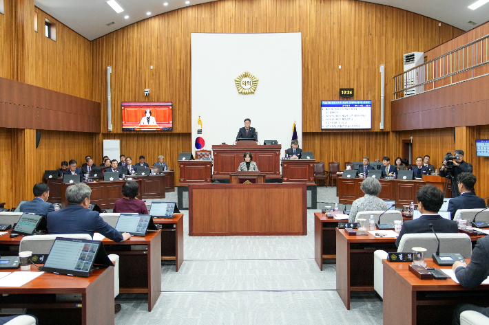 경주시의회 이동협 의장이 제287회 제2차 정례회를 주재하고 있다. 경주시의회 제공