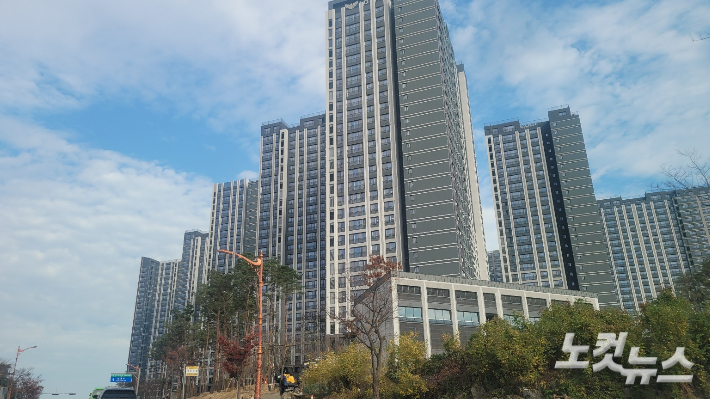 강릉 교동7공원 내 롯데캐슬 아파트. 전영래 기자