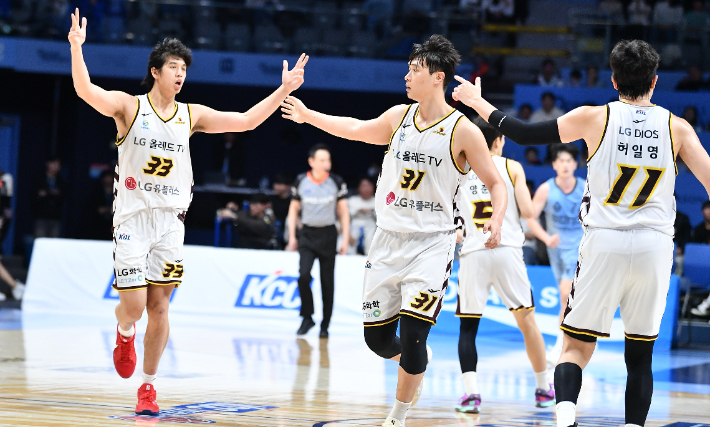 8연패에서 탈출한 LG. KBL 제공