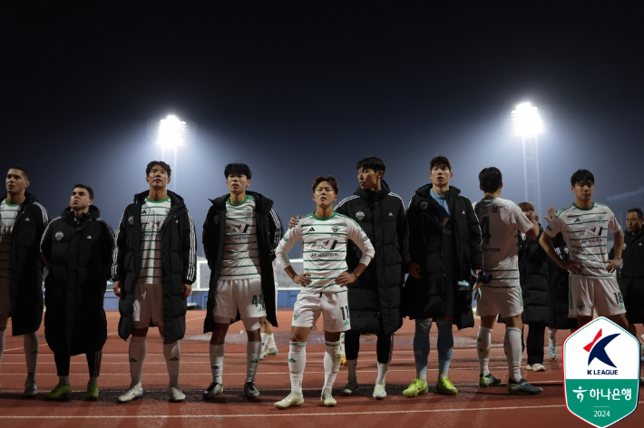 '잔류 희망 키웠다' 위기의 전북, 승강 PO 1차전서 이랜드 2-1 제압