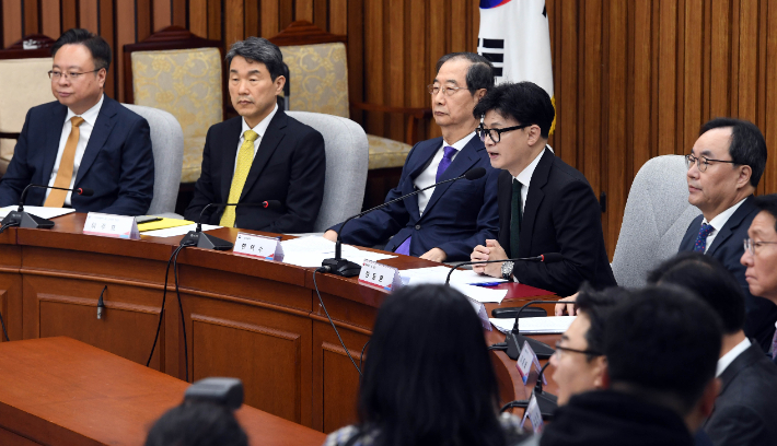 국민의힘 한동훈 대표가 지난달 11일 오전 국회에서 열린 '여·야·의·정 협의체 1차 회의' 에 참석해 모두발언하고 있다. 황진환 기자