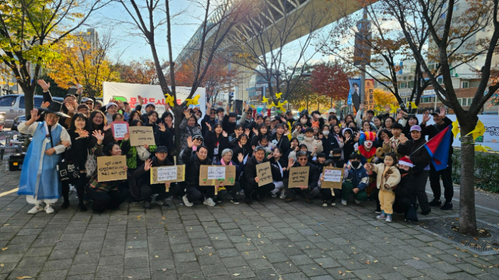 지난달 30일 부산 영도구 해동병원 앞에서 '문화도시 영도 2차 시민행동의 날 및 시민공청회'가 열렸다. 문화도시영도를 지키는 시민대책위원회 제공