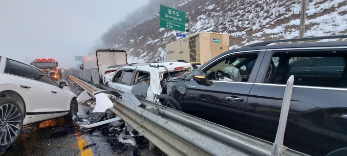 안성시 죽산면 17번 국도 두교교 인근 사고 현장. 경기도소방재난본부 제공