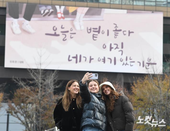 "오늘은 볕이 좋다..아직 네가 여기 있는 기분"