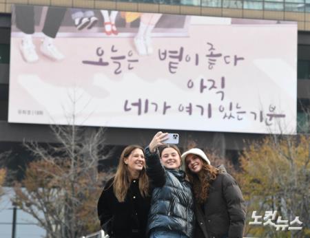 "오늘은 볕이 좋다..아직 네가 여기 있는 기분"