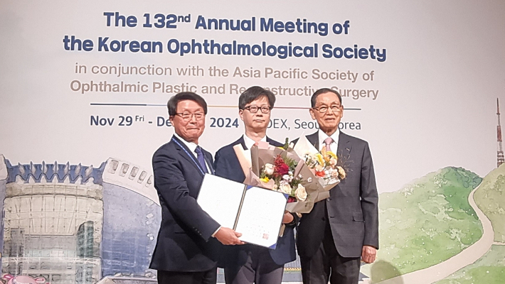 고재웅 조선대병원 교수(가운데). 조선대병원 제공