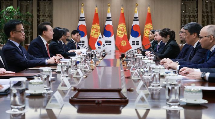 윤석열 대통령, 한·키르기즈 정상회담. 연합뉴스