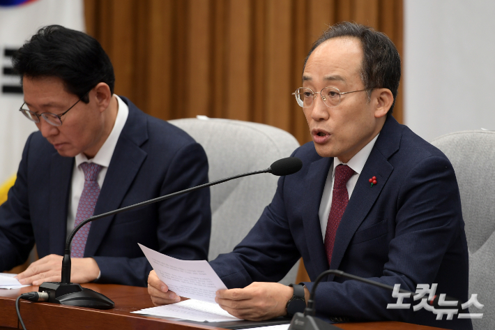 국민의힘 추경호 원내대표가 3일 서울 여의도 국회에서 열린 원내대책회의에서 발언을 하고 있다. 윤창원 기자