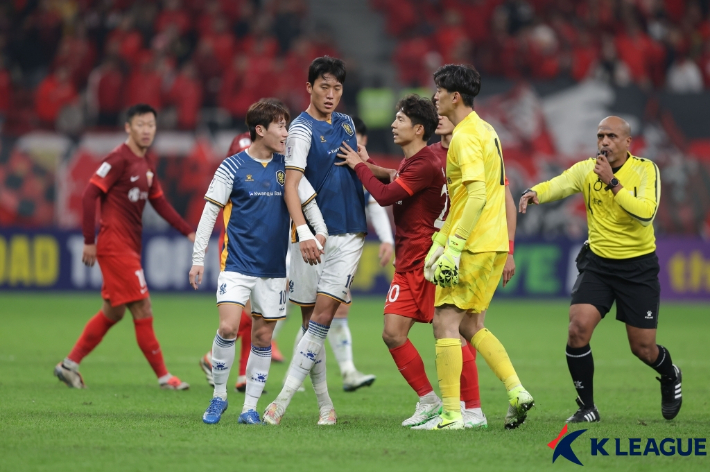 광주FC와 상하이 하이강의 경기 장면. 한국프로축구연맹 제공