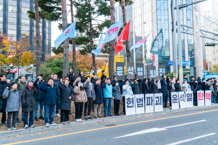 진보당 부산시당이 4일 오전 부산 서면교차로에서 진급 정당연설회를 열고 있다. 진보당 부산시당 제공