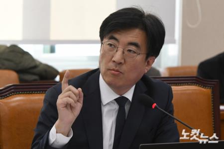 질의하는 김성회 더불어민주당 의원