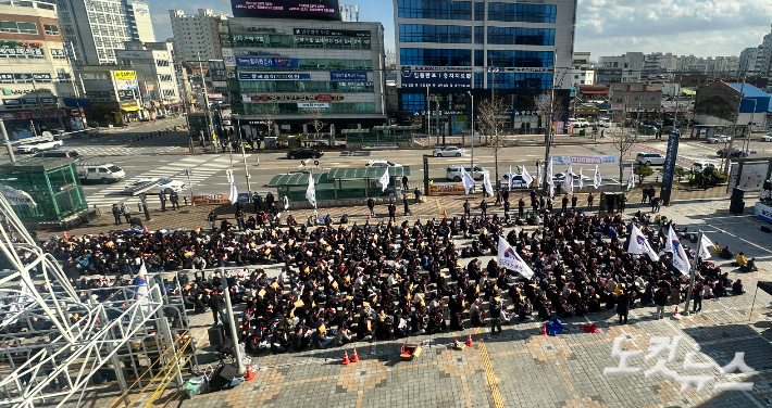 철도노조 호남본부는 5일 오후 2시 광주 광산구 광주송정역 광장에서 총파업 출정식을 개최했다. 김한영 기자