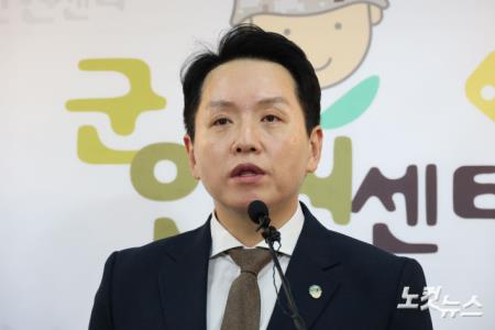 계엄 관련 기자회견 하는 임태훈 군인권센터 소장