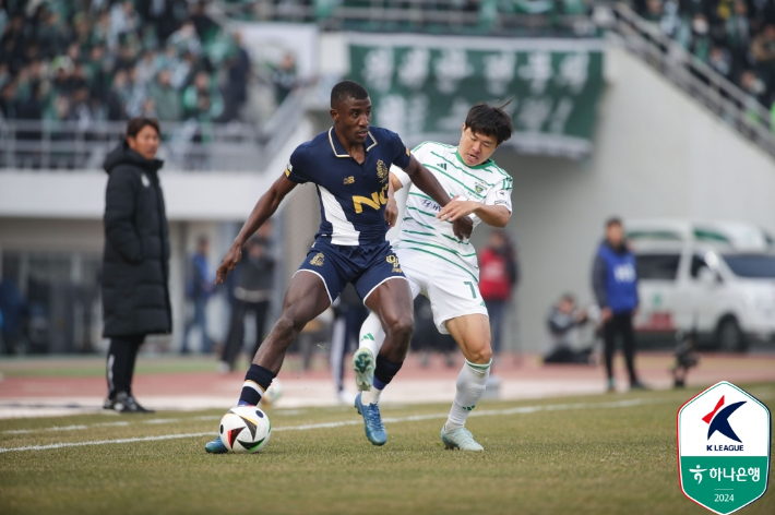 전북 현대와 서울 이랜드의 승강 플레이오프 1차전. 한국프로축구연맹