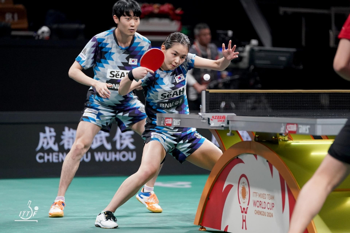 2024 국제탁구연맹(ITTF) 혼성 단체 월드컵에 나선 조대성(왼쪽), 김나영. ITTF 홈페이지